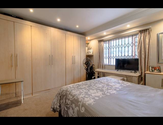 5 BEDROOM HOUSE FOR SALE IN GLENVISTA